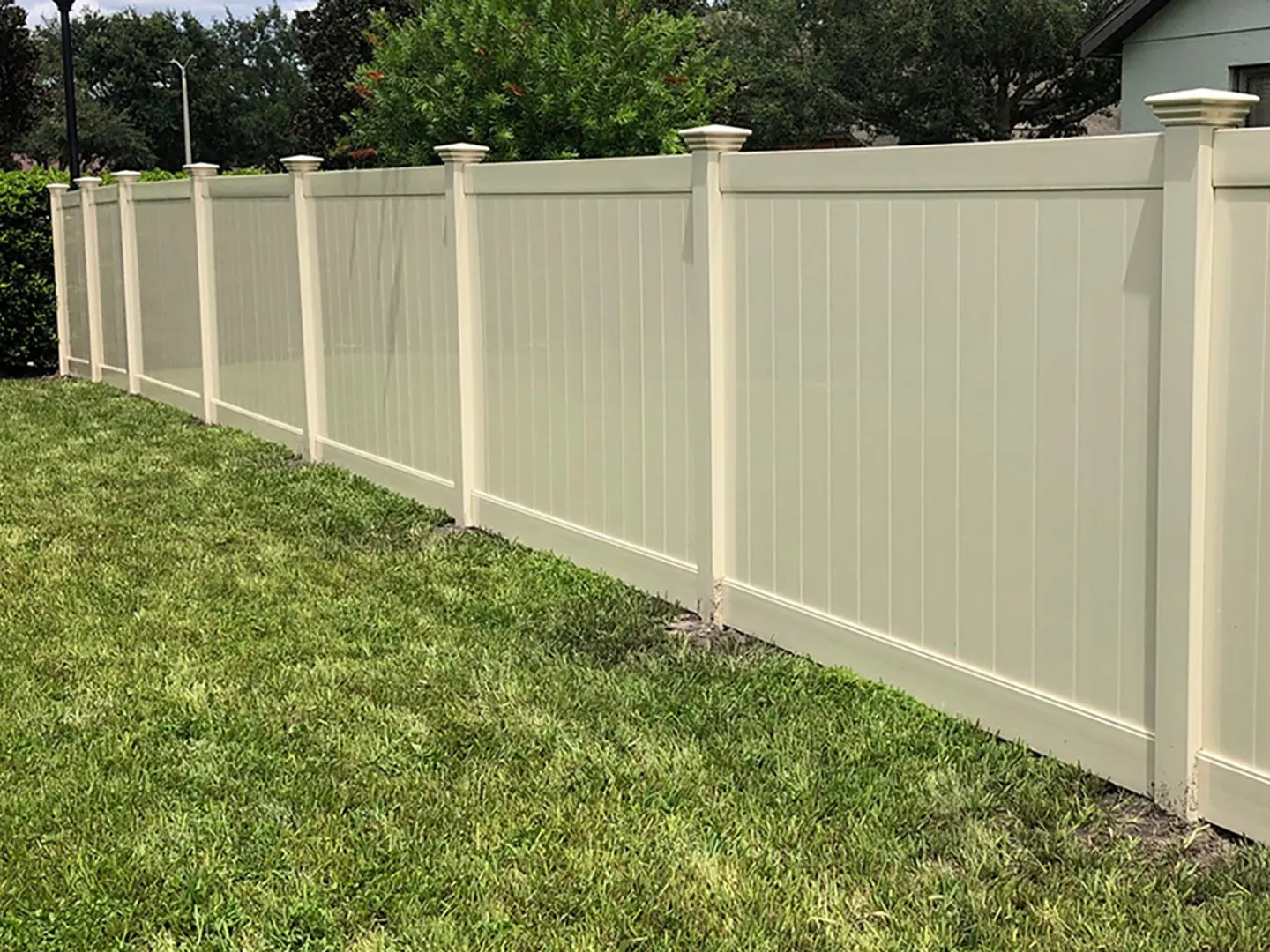 keyed up fence - vinyl fence in florida